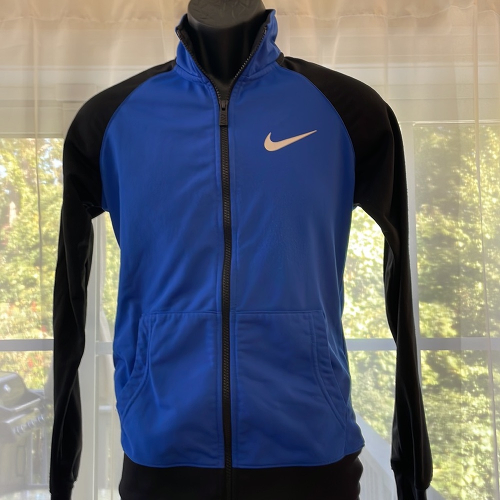 Track suit - Picture 2 of 11